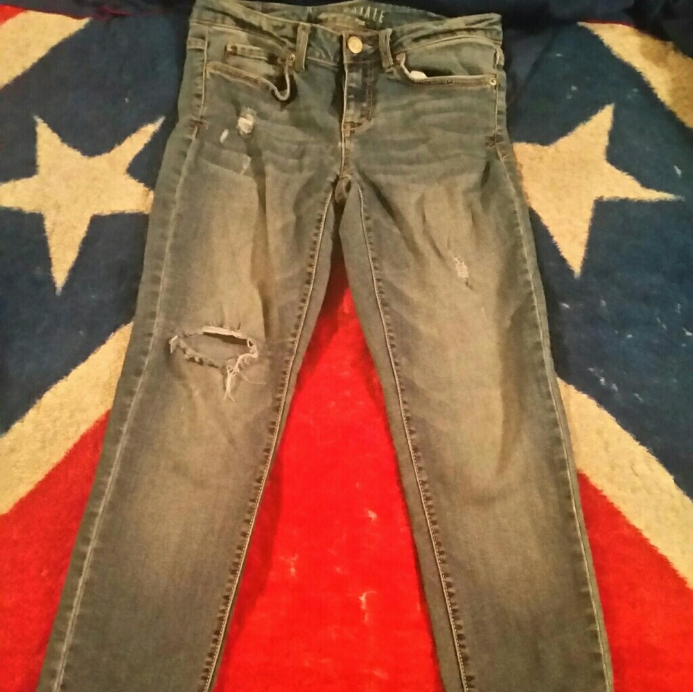 Skinny distressed blue jeans